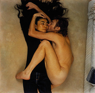 John Lennon naked in the Annie Liebowitz photo before he died