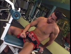 Lucio masturbates in the gym